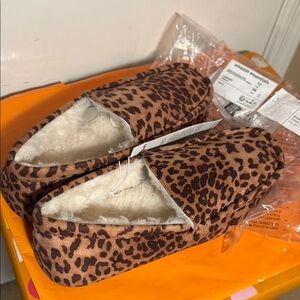 Leopard Print Slippers with Faux Fur Lining
